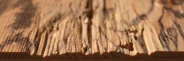 Gehackte 3-Schichtplatte bedruckt mit Altholzoptik - Detail Gehackte 3-Schichtplatte bedruckt mit Altholzoptik - Detail