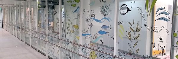 Molitor - Tiroler Landeskrankenhaus - Auflaufschutz und Dekoration auf Glaswand - Direktdruck auf Glas Molitor - Tiroler Landeskrankenhaus - Auflaufschutz und Dekoration auf Glaswand - Direktdruck auf Glas