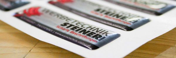 Werbetechnik Steiner - Harzaufkleber mit bedruckter metallener Effektfolie Werbetechnik Steiner - Harzaufkleber mit bedruckter metallener Effektfolie