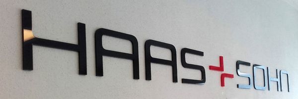 KTS Stranger - Haas+Sohn Acrylbuchstaben schwarz und rot glaenzend KTS Stranger - Haas+Sohn Acrylbuchstaben schwarz und rot glaenzend