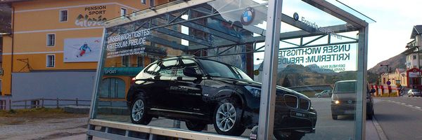 BMW Austria Obertauern - Glaskubus beschriftet mit geplotteter Hochleistungsfolie und Digitaldruck BMW Austria Obertauern - Glaskubus beschriftet mit geplotteter Hochleistungsfolie und Digitaldruck