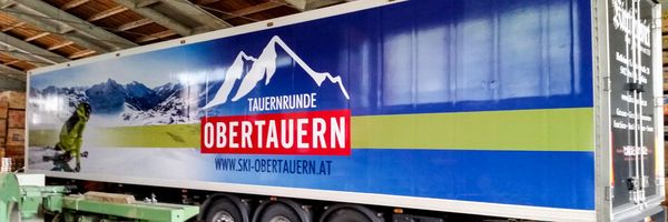 Liftgemeinschaft Obertauern - LKW Anhaenger mit Digitaldruck auf Hochleistungsfolie beklebt Liftgemeinschaft Obertauern - LKW Anhaenger mit Digitaldruck auf Hochleistungsfolie beklebt