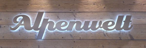 Hotel Alpenwelt Flachau - Vollacryl-Rueckleuchter Hotel Alpenwelt Flachau - Vollacryl-Rueckleuchter