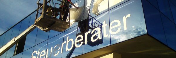 MGI Steuerberater Radstadt - Fassadenbeschriftung mit geplotteter Hochleistungsfolien MGI Steuerberater Radstadt - Fassadenbeschriftung mit geplotteter Hochleistungsfolien